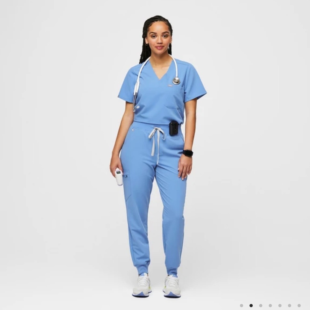 SET=High Waisted Zamora Jogger Scrub Pants XS Catarina One-Pocket Scrub Top XS